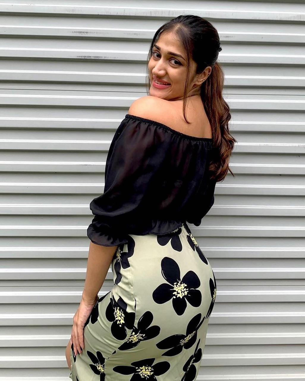 Floral Front Slit Tight Skirt - Image 2