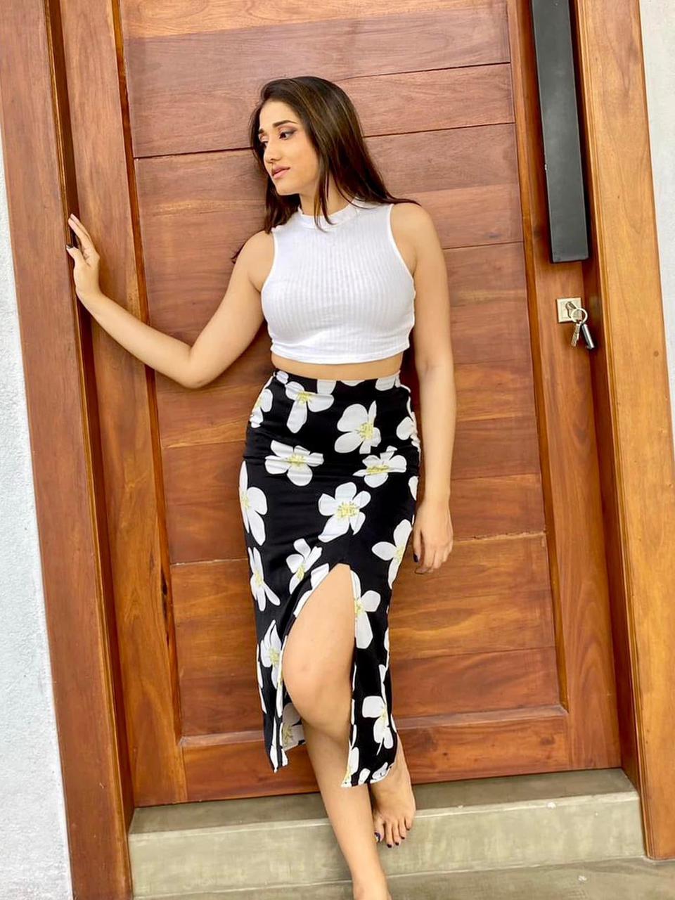 Zey Front Slit Tight Skirt - Image 2